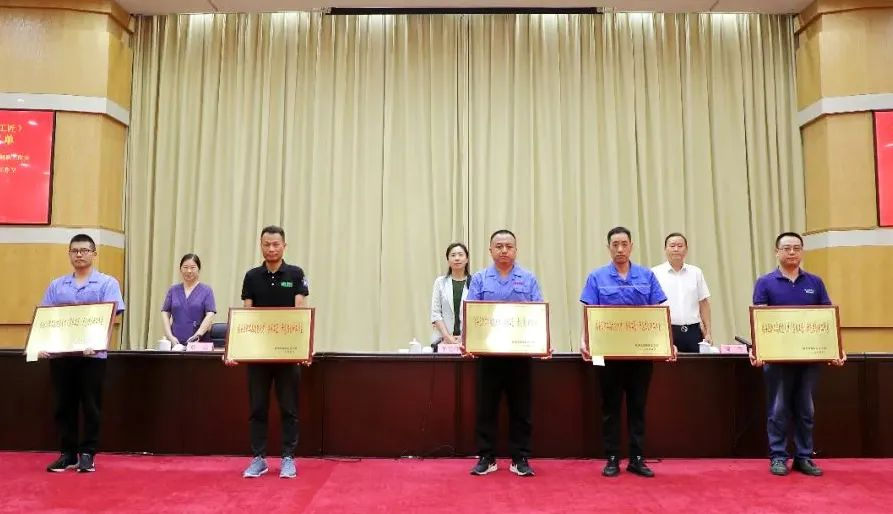 燈塔式人物丨技能大師郎冠軍，照亮萬(wàn)馬高壓事業(yè)